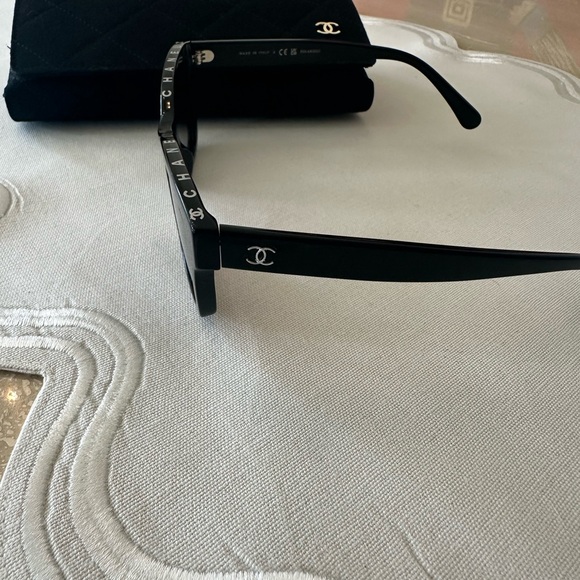 CHANEL Polarized Sunglasses with Case - Picture 3 of 9